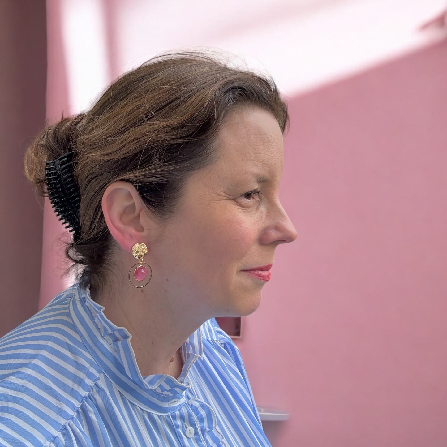 Kleine ANNA-Ohrringe mit Anhänger in rosa