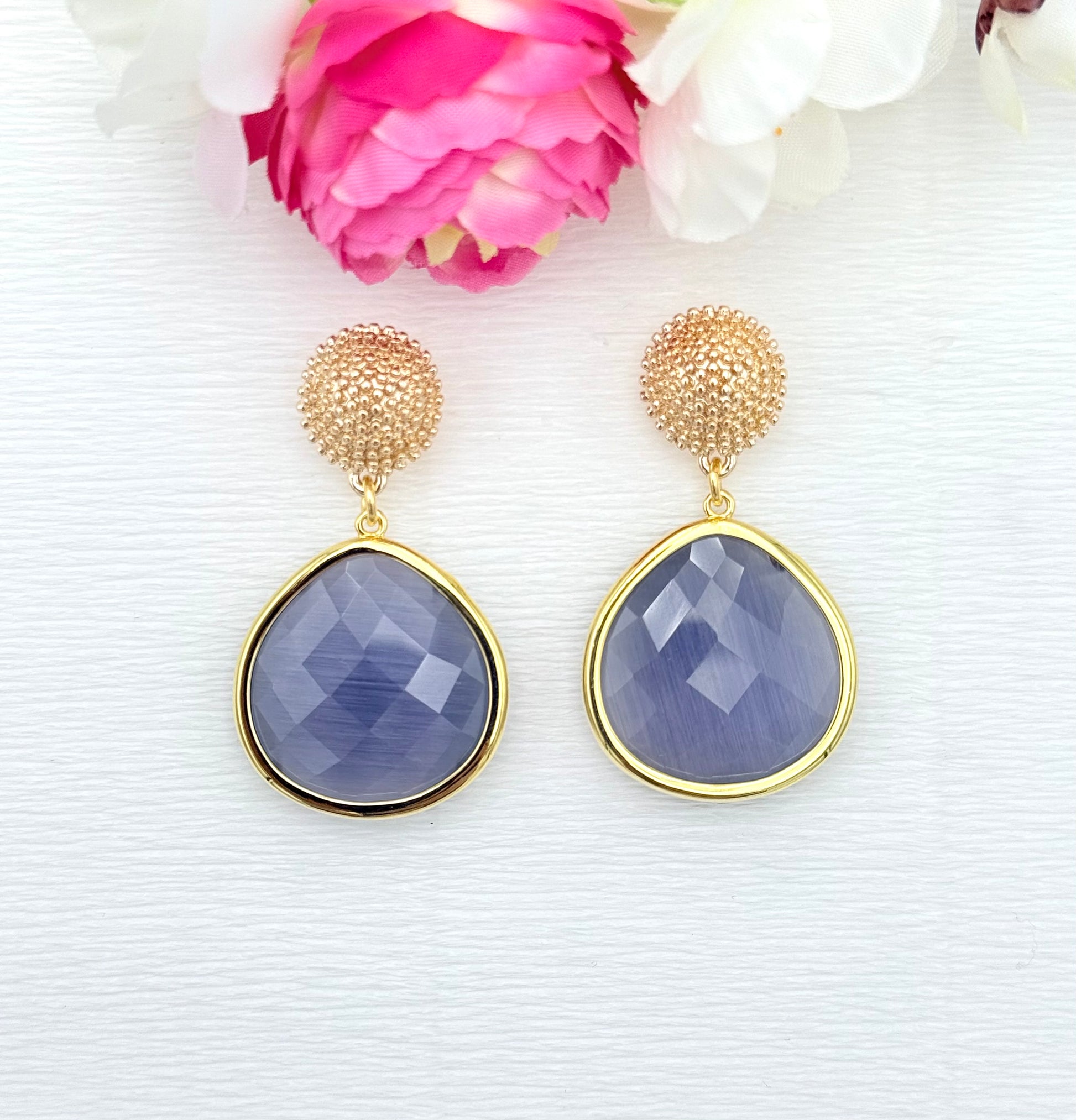 lila Ohrringe, Ohrringe lila, goldene Ohrringe, Glitzer Ohrringe, Ohrringe glitzer, Modeschmuck Ohrringe, hochwertiger Modeschmuck, Onlineshop Ohrringe, Tropfenohrringe, Ohrringe mit rosa Tropfen