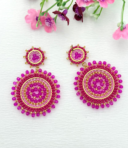 Wunderschöne pinke Ornament-Ohrringe