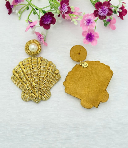 Wunderschöne goldene Ohrringe – handgefertigt und herrlich leicht.
