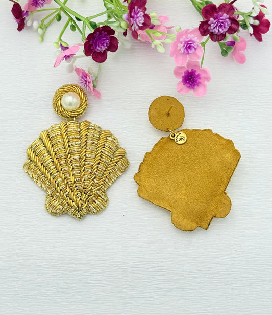Wunderschöne goldene Ohrringe – handgefertigt und herrlich leicht.