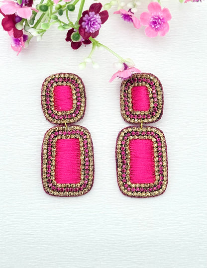 Handfertige Glitzer-Ohrringe aus indischer Seide in pink