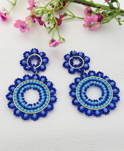 Blaue Ornament-Ohrringe