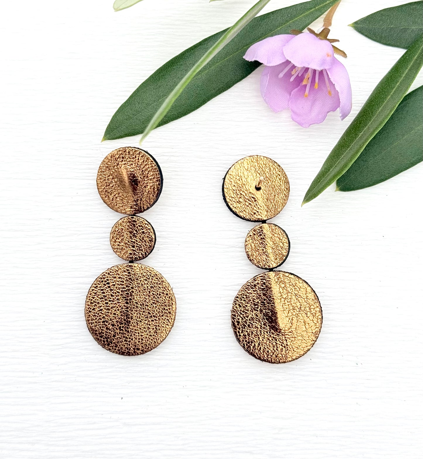 Alexia Mini - Gold schimmernde Ohrringe aus feinstem Leder