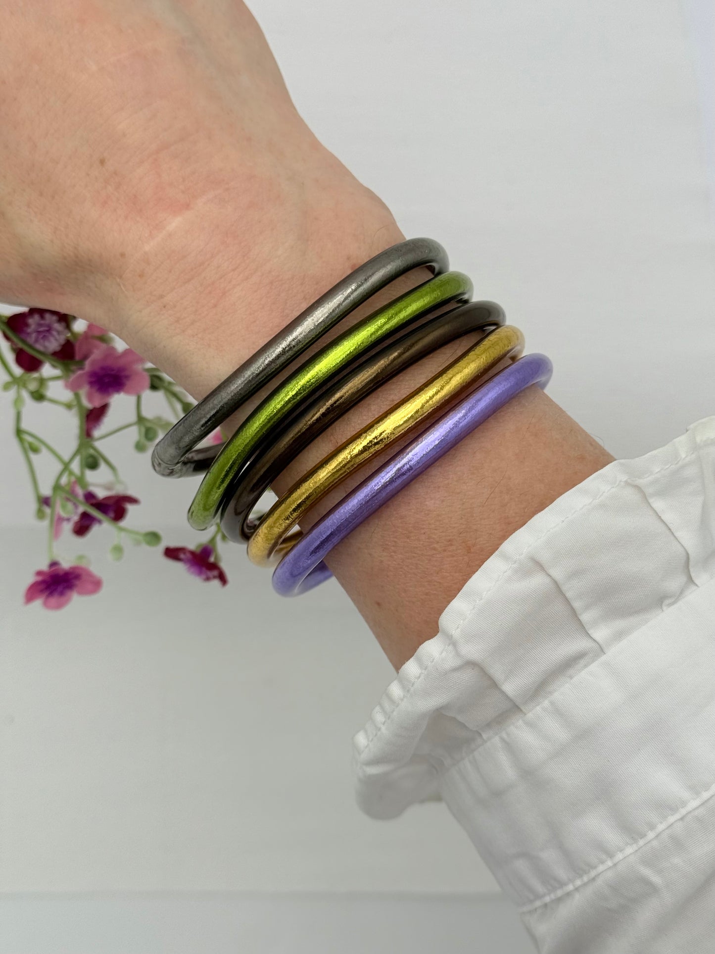 Buddha Armreif edles Grau