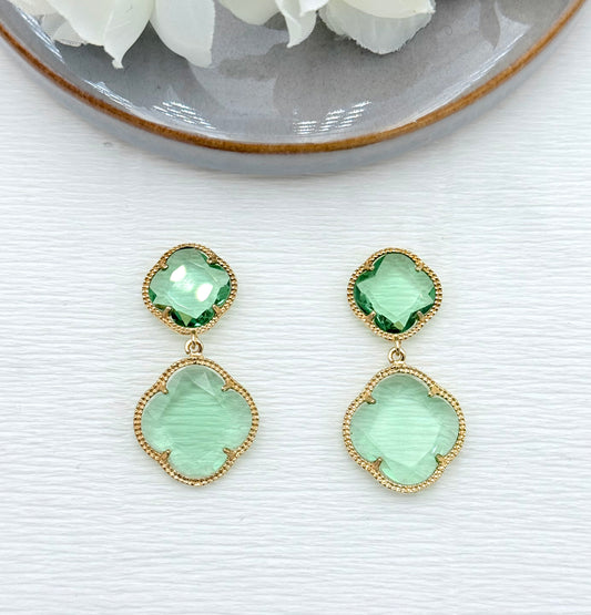 hellgrüne Ohrringe, Ohrringe hellgrün, Ohrringe mit Kleeblatt, Kleeblattohrringe, Ohrringe Kleeblatt, Kleeblatt Ohrringe, Glitzer Ohrringe, Ohrringe glitzer, Modeschmuck Ohrringe, hochwertiger Modeschmuck, Onlineshop Ohrringe