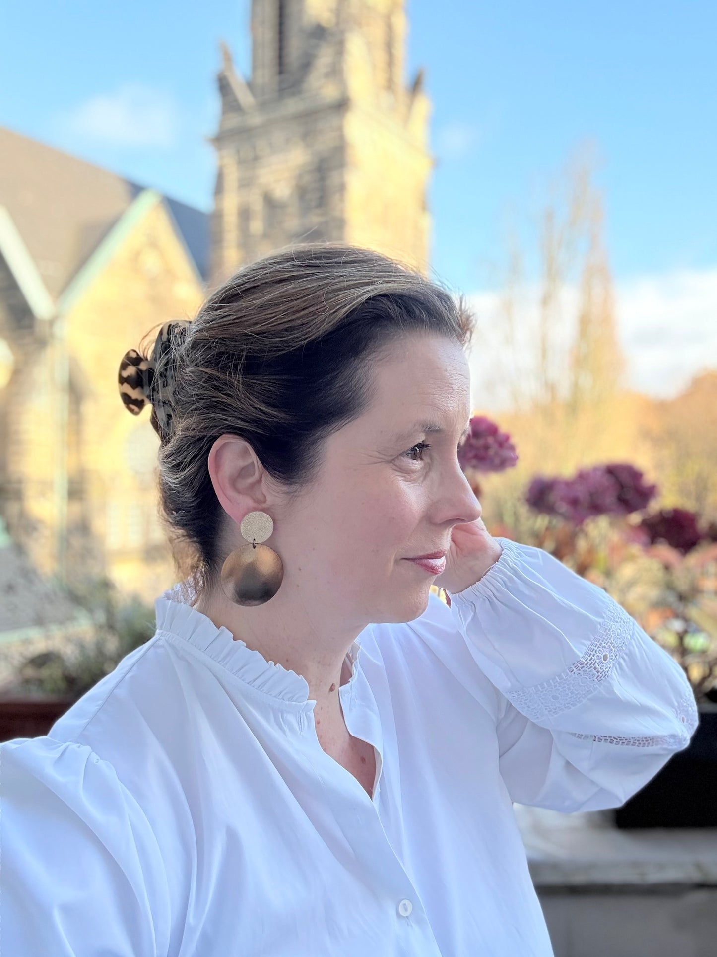 Leichte Lederohrringe in schönsten Goldtönen