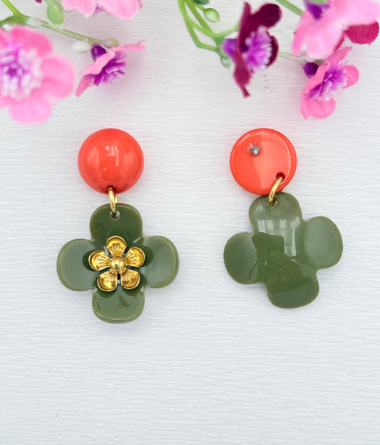 Khakifarbene Blumenohrringe - Unsere neue Kollektion Poppy Bloom