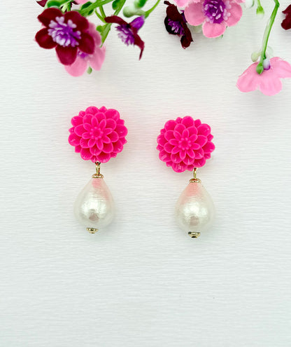 Pinke Blumenohrringe mit leichten Baumwolltropfen