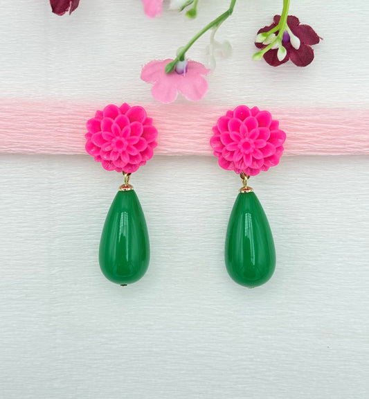 Pinke Blumen-Clips mit grünem Tropfen