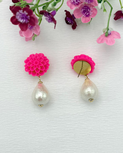 Pinke Blumenohrringe mit leichten Baumwolltropfen