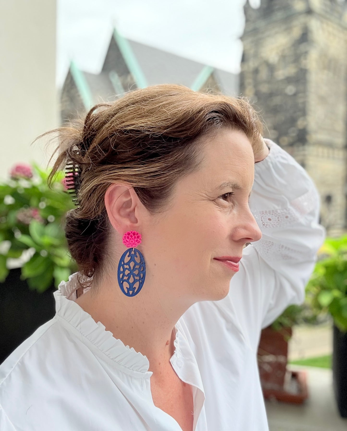 Statement-Ohrringe in pink und blau