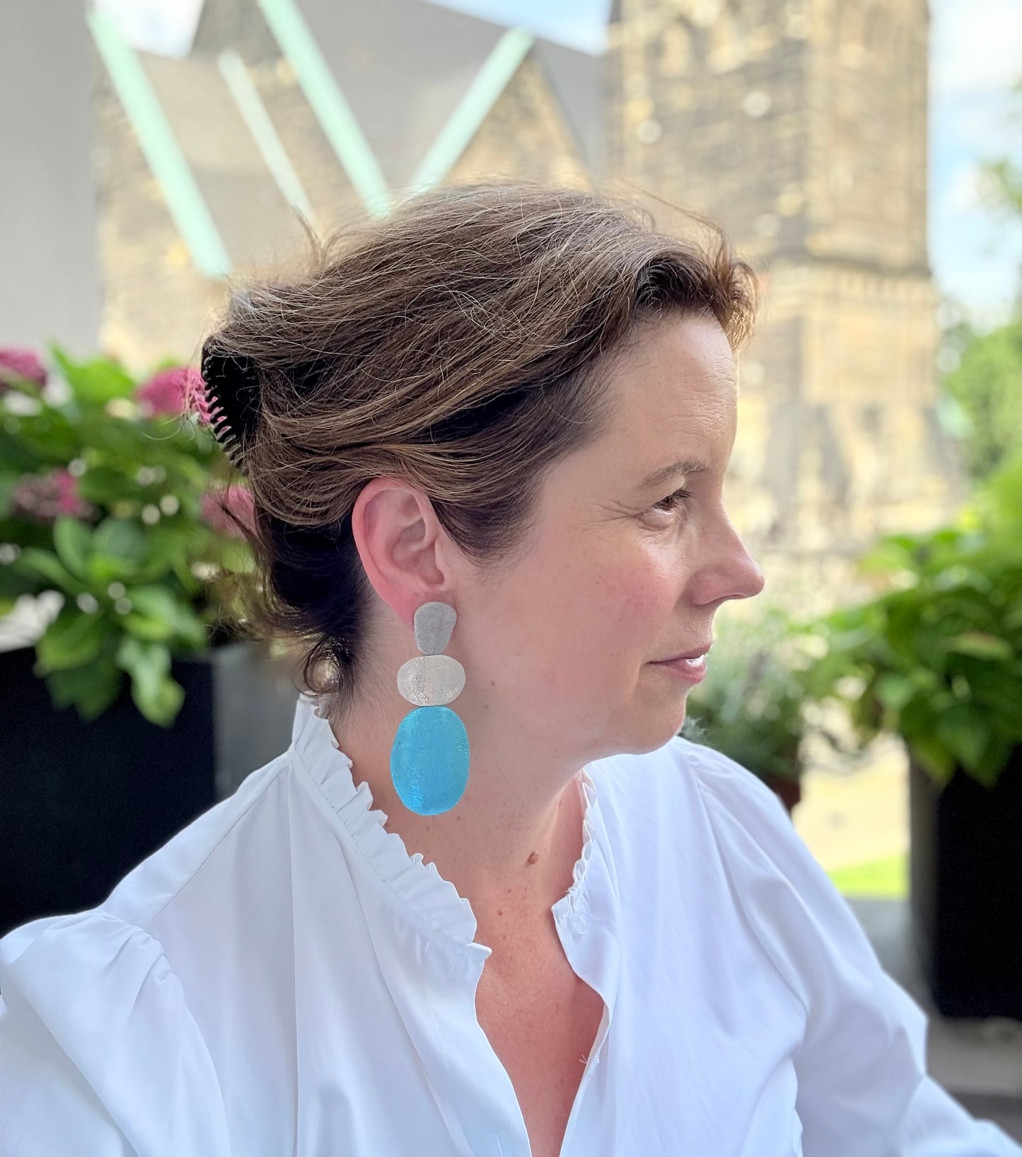 Ein Statement in Türkis: Ohrringe aus feinstem Leder