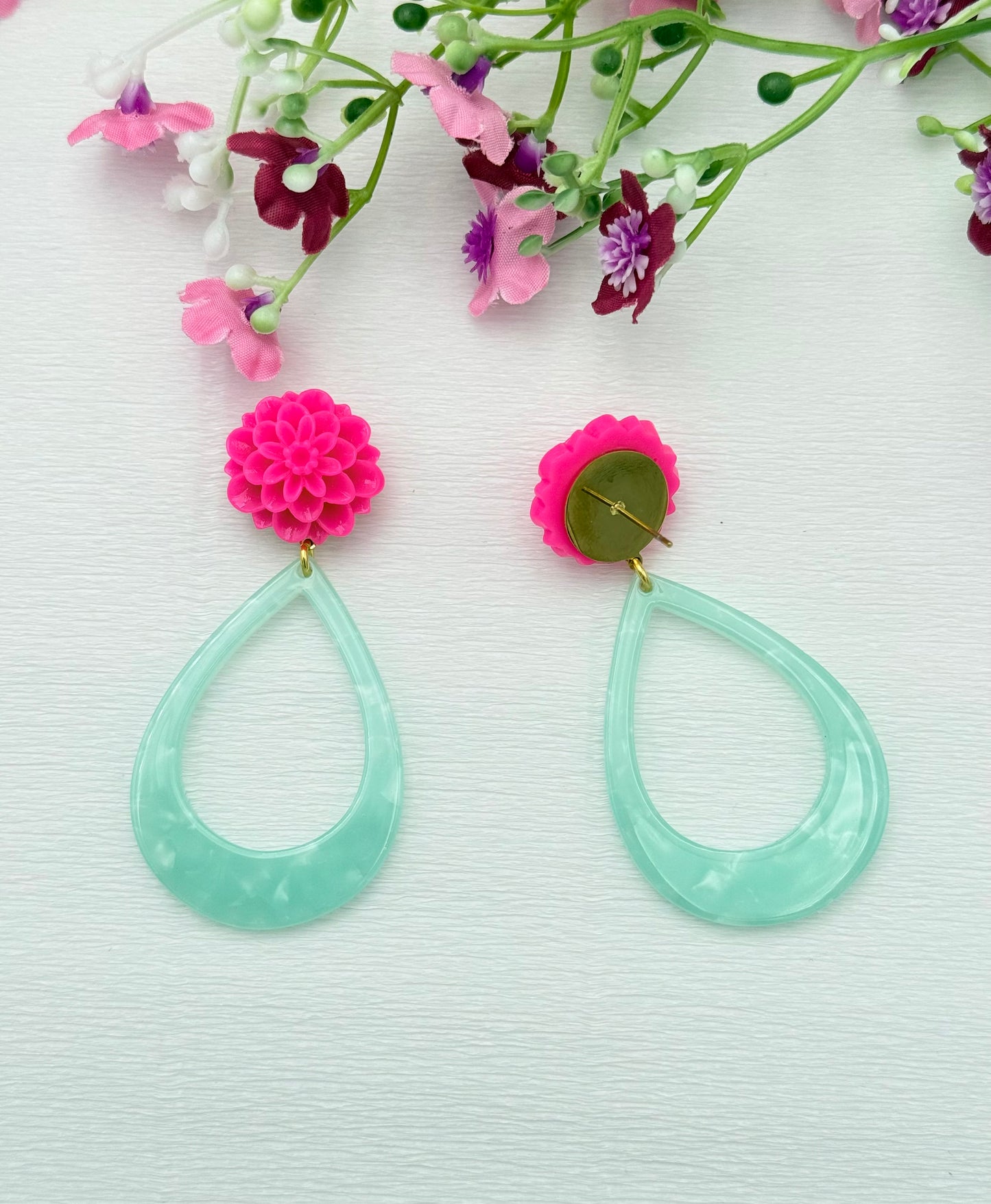 In love with neon - pinker Ohrring - Blumenstecker und Anhänger in Türkis