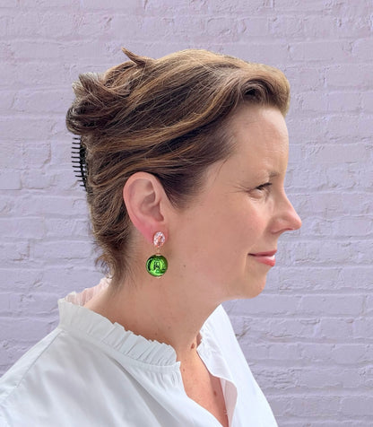 Grüne Ohrringe mit rosa Glitzerstecker