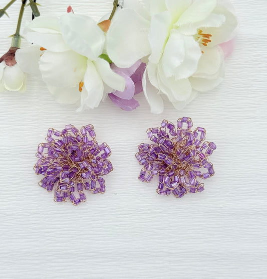 Edle Ohrringe in Form einer kleinen lila Blüte - SALE (statt 109,95 €)