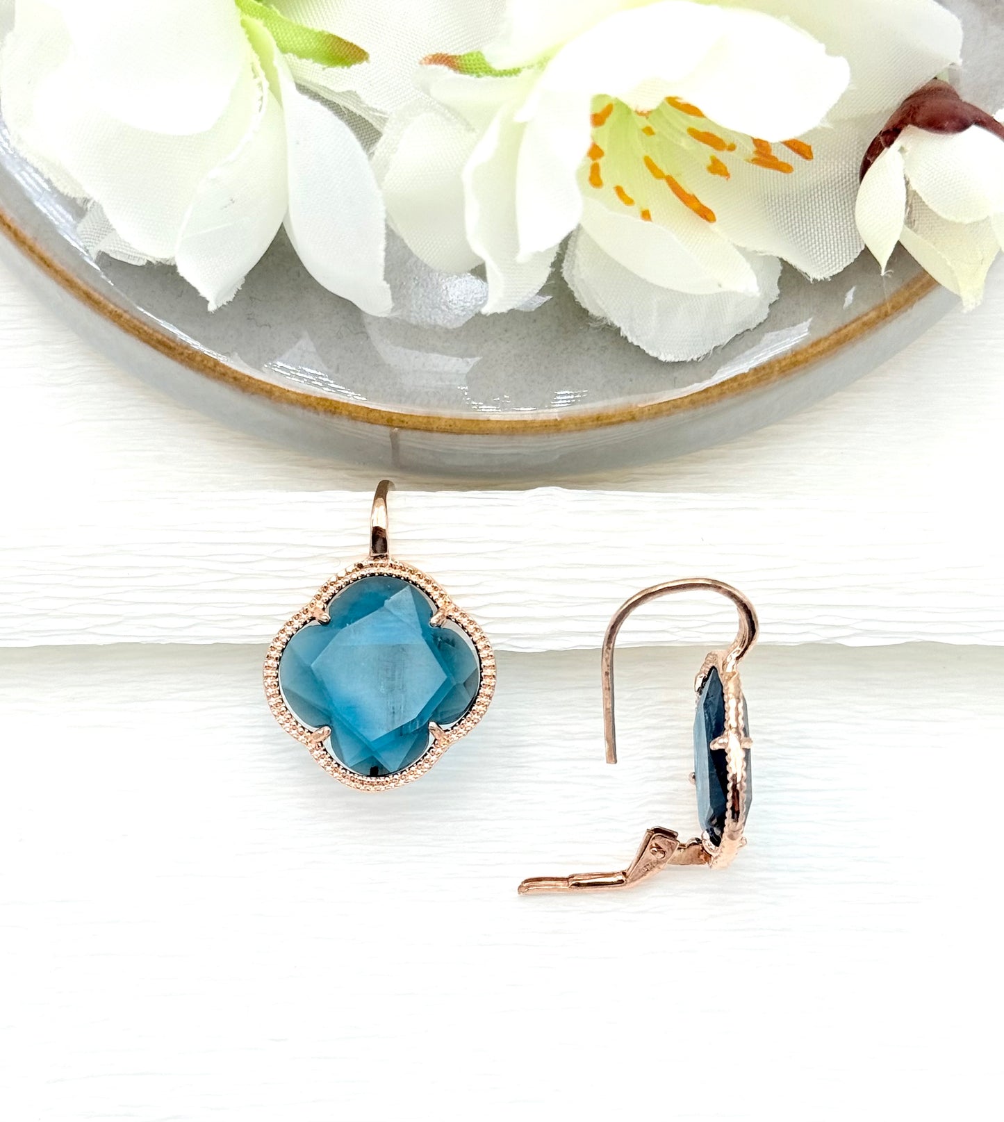 schöne Ohrringe, bunte Ohrringe, Statement Ohrringe, glänzende Ohrringe, große Ohrringe, glitzernde Ohrringe, Glitzerohrringe, Ohrringe mit Kleeblättern, Kleeblätter Ohrringe, edle Ohrringe, Julilein, edler Modeschmuck