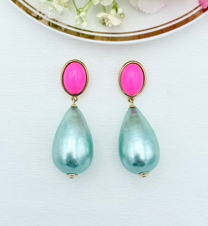 Ovaler Stecker in Flamingopink mit ganz leichtem Tropfen in mint