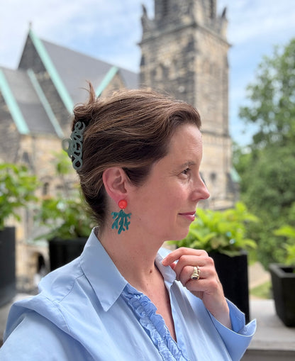 Sommerohrringe in Korallorange und Karibikblau