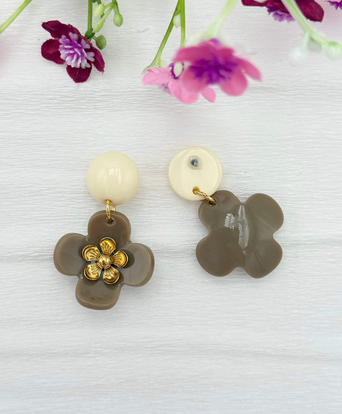 Beige Blumenohrringe - Unsere neue Kollektion Poppy Bloom