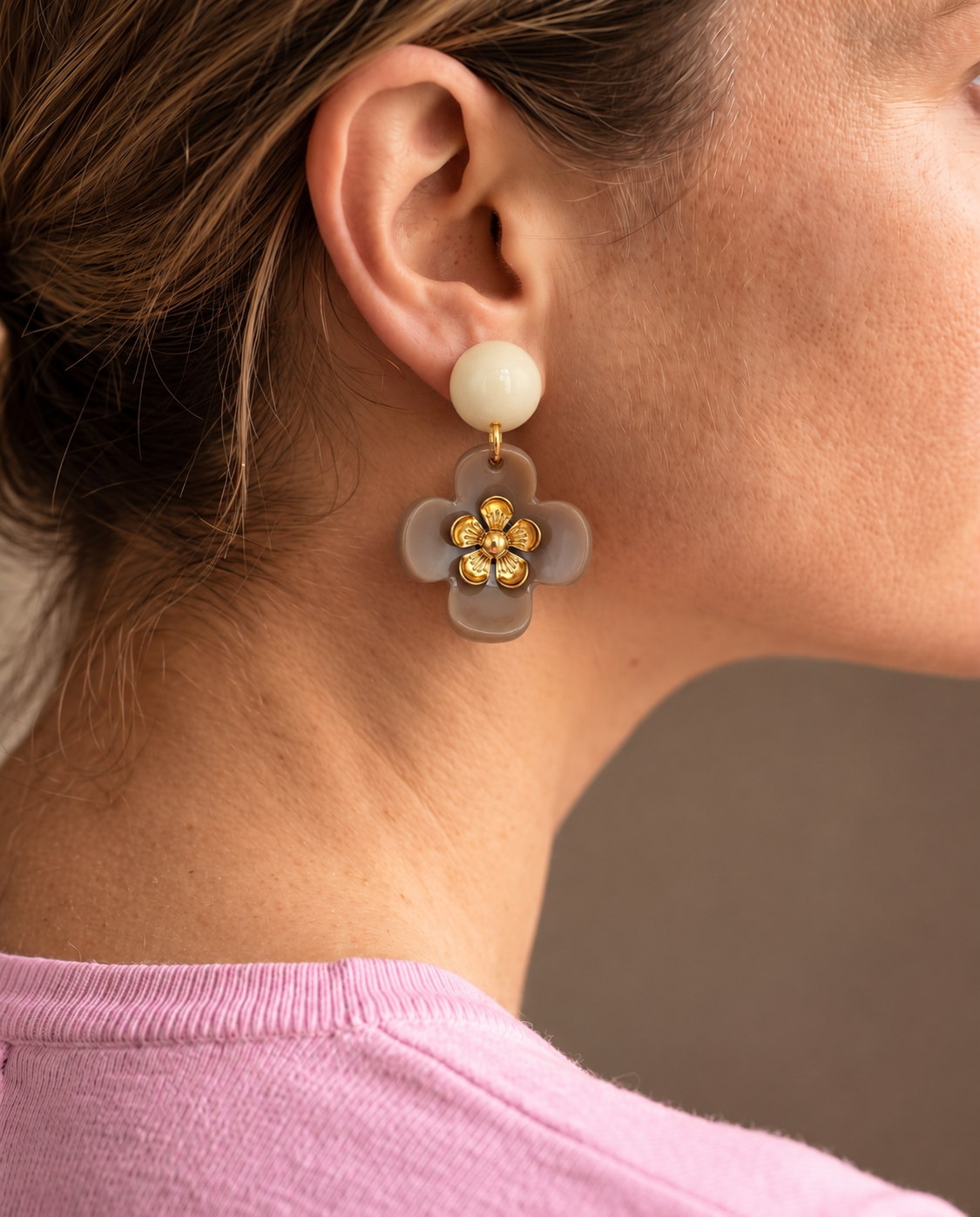 Beige Blumenohrringe - Unsere neue Kollektion Poppy Bloom