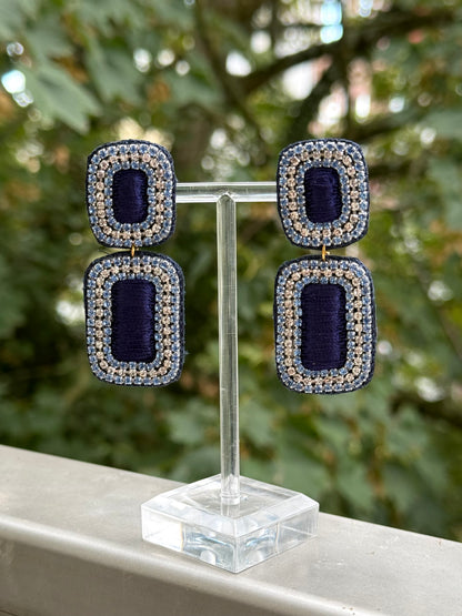 Wunderschön funkelnde Ohrringe in dunkelblau mit hellblauen und silbrigen Glitzersteinen