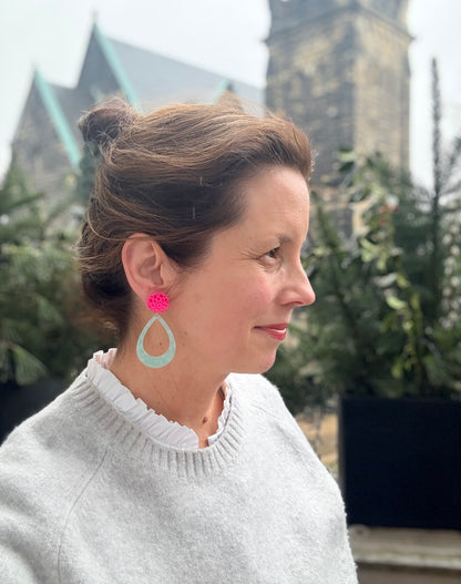 In love with neon - pinker Ohrring - Blumenstecker und Anhänger in Türkis