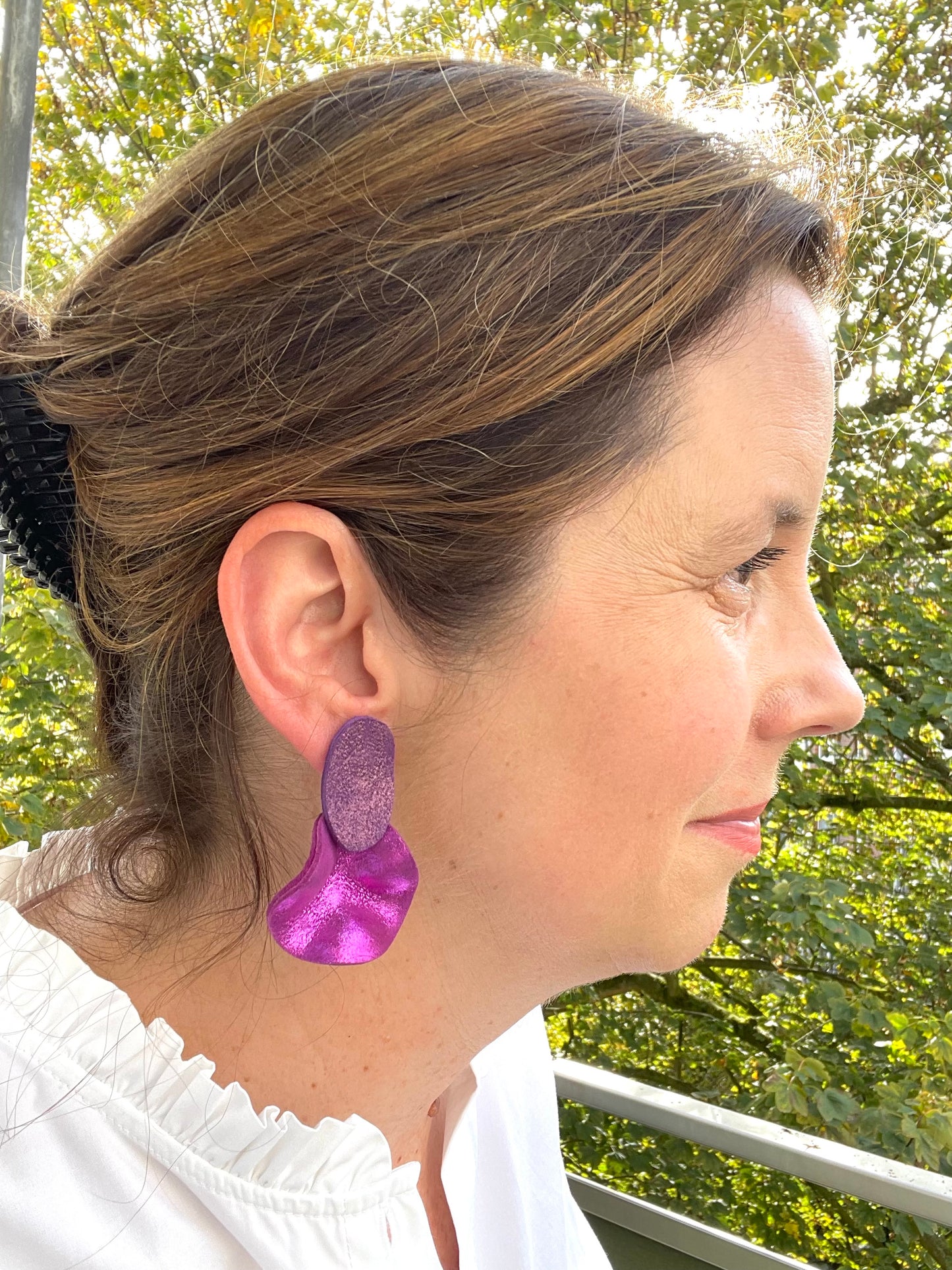 Pinke Statementohrringe in schimmerndem Pink aus feinstem Leder