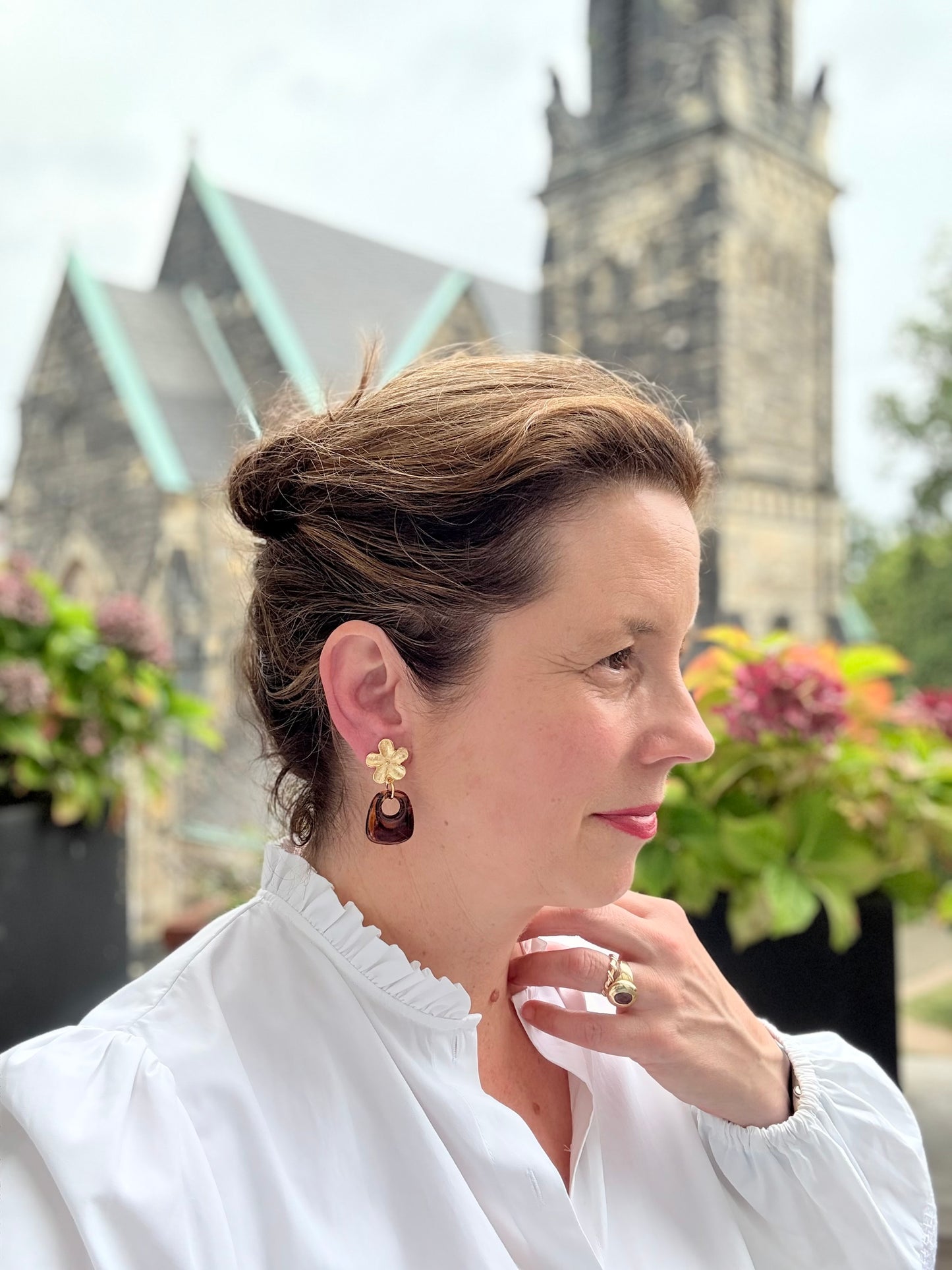 Blumen-Clips mit Anhänger in Hornoptik