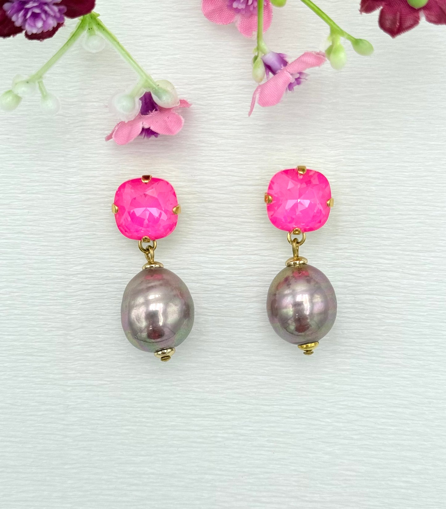 Pinker Glitzer-Ohrring mit edler Mallorcaperle in altrosa-grau