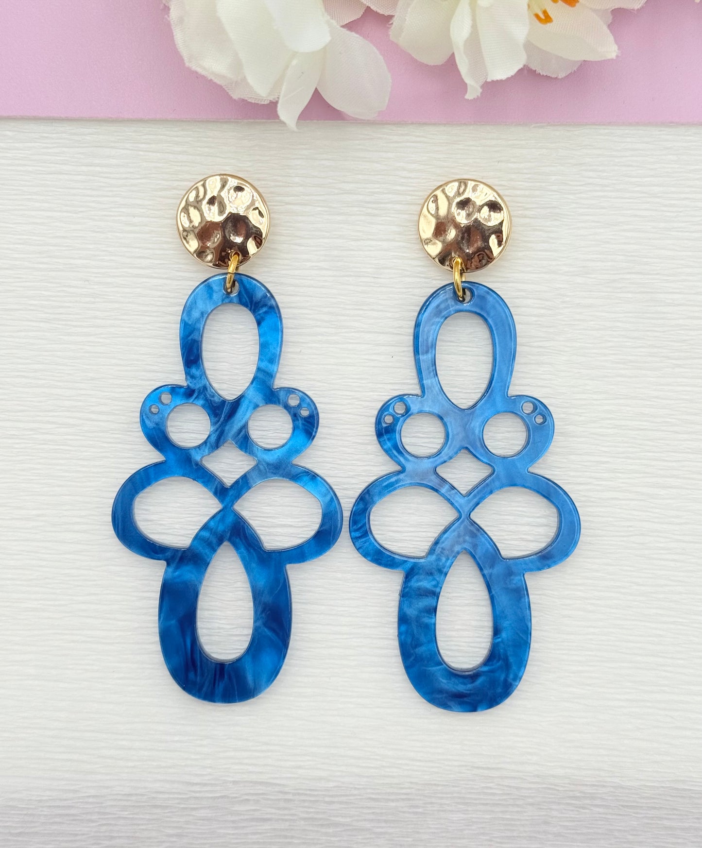 Blaue Ohrringe, Ohrringe blau, Ohrringe mit Anhänger, Modeschmuck Ohrringe, hochwertiger Modeschmuck, Onlineshop Ohrringe, Statementohrringe, klassische Ohrringe, Julilein Ohrringe, leichte Ohrring