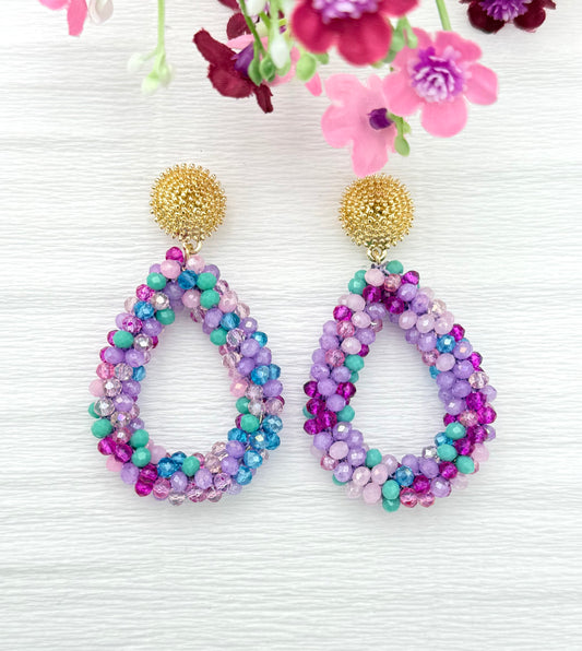 Bunte Tropfenohrringe in schönsten Sommerfarben