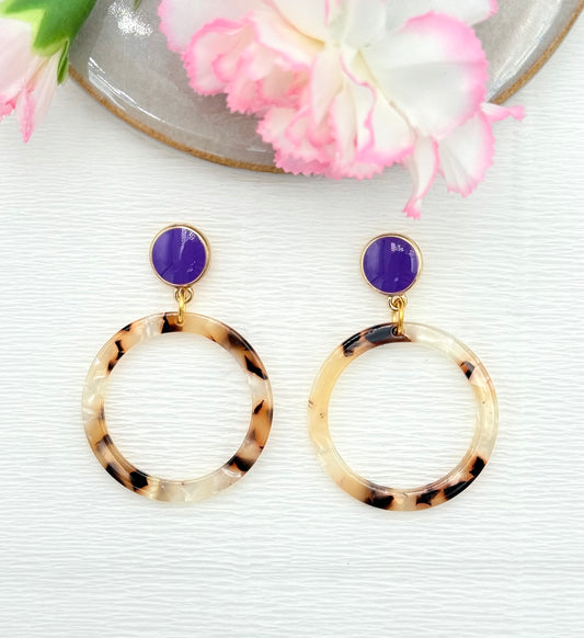 Edle Ohrringe, große Ohrringe, hochwertiger Modeschmuck, edler Modeschmuck, Modeschmuck Ohrringe, Ohrringe aus Horn, Onlineshop Ohrringe, Statement Ohrringe, Statementohrringe, Lila Ohrringe mit Horn