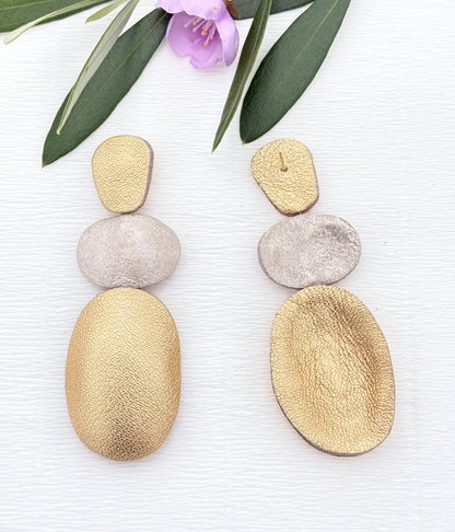 Ein echtes Statement: Ohrringe aus feinstem Leder in Gold