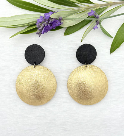 Wunderschöne leichte Lederohrringe in edlem Gold und Schwarz