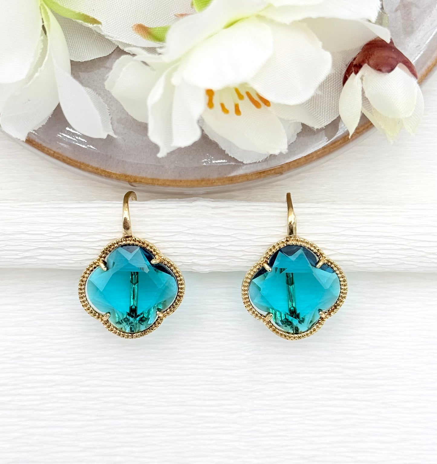 Türkise Ohrringe, Ohrringe türkis, Ohrringe mit Kleeblatt, Modeschmuck Ohrringe, hochwertiger Modeschmuck, Onlineshop Ohrringe, Statementohrringe, klassische Ohrringe, Julilein Ohrringe, glitzernde Ohrringe, leichte Ohrring, Glitzerohrringe, 