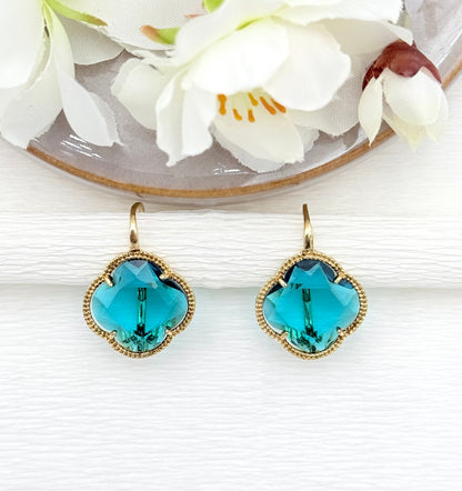 Türkise Ohrringe, Ohrringe türkis, Ohrringe mit Kleeblatt, Modeschmuck Ohrringe, hochwertiger Modeschmuck, Onlineshop Ohrringe, Statementohrringe, klassische Ohrringe, Julilein Ohrringe, glitzernde Ohrringe, leichte Ohrring, Glitzerohrringe, 
