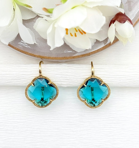 Türkise Ohrringe, Ohrringe türkis, Ohrringe mit Kleeblatt, Modeschmuck Ohrringe, hochwertiger Modeschmuck, Onlineshop Ohrringe, Statementohrringe, klassische Ohrringe, Julilein Ohrringe, glitzernde Ohrringe, leichte Ohrring, Glitzerohrringe, 