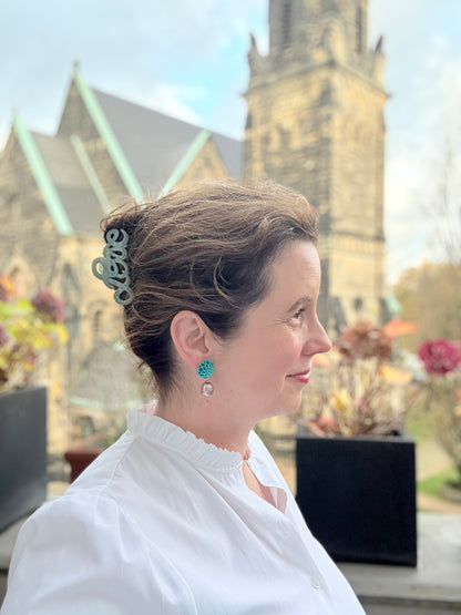 Petrolfarbene Blumenohrringe mit echter Mallorcaperle