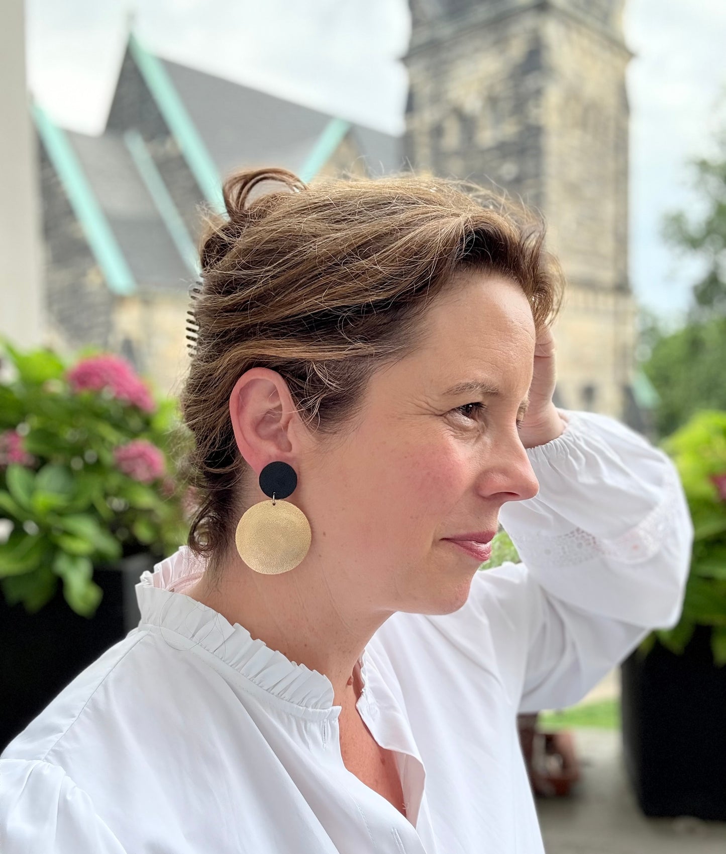 Wunderschöne leichte Lederohrringe in edlem Gold und Schwarz