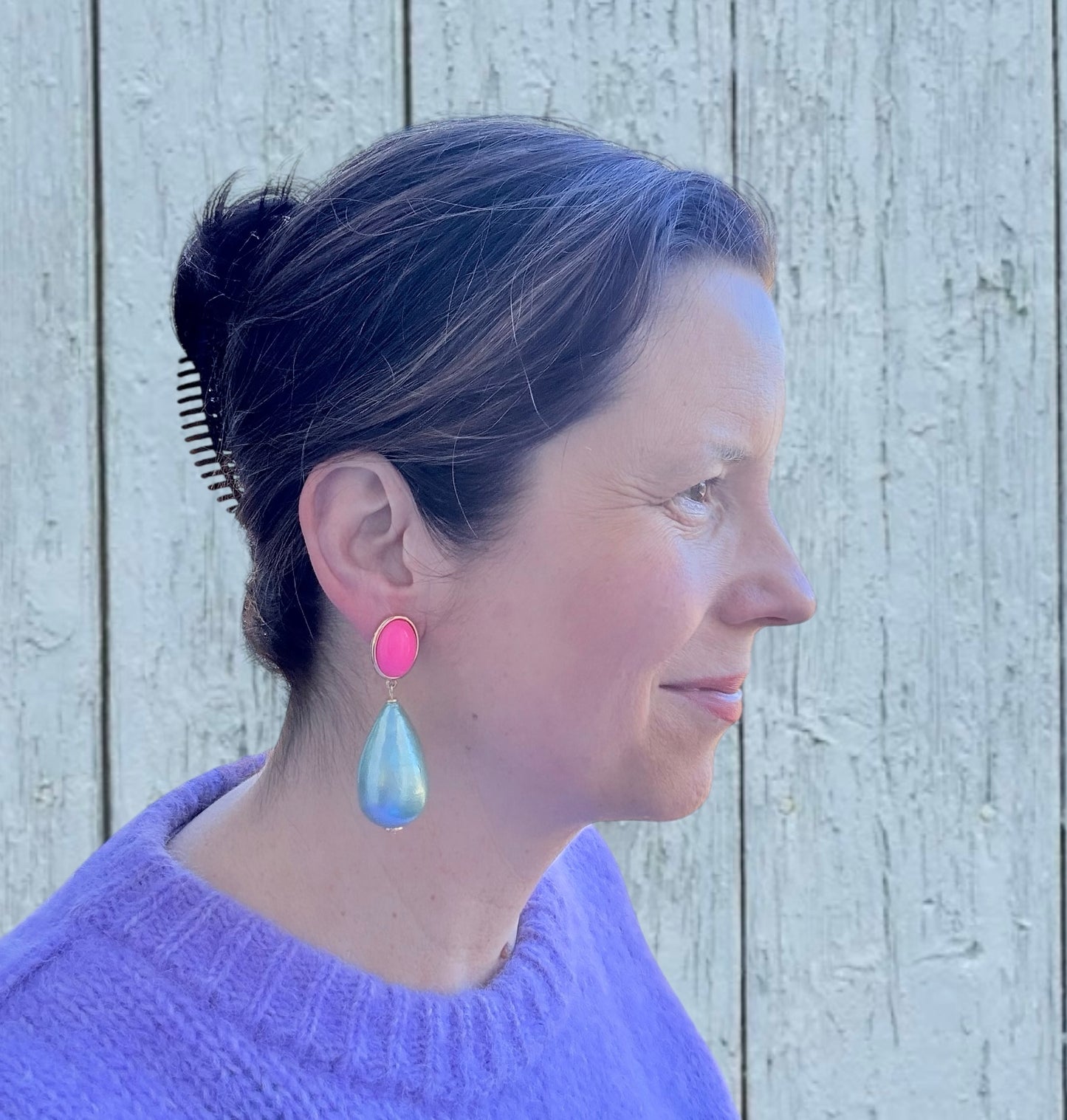 Ovaler Stecker in Flamingopink mit ganz leichtem Tropfen in mint