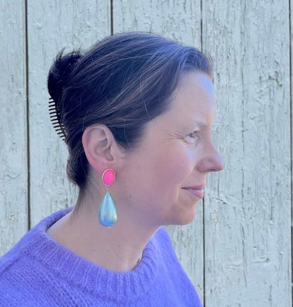 Ovaler Stecker in Flamingopink mit ganz leichtem Tropfen in mint