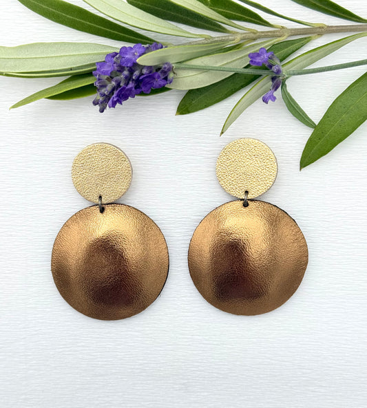 Leichte Lederohrringe in schönsten Goldtönen