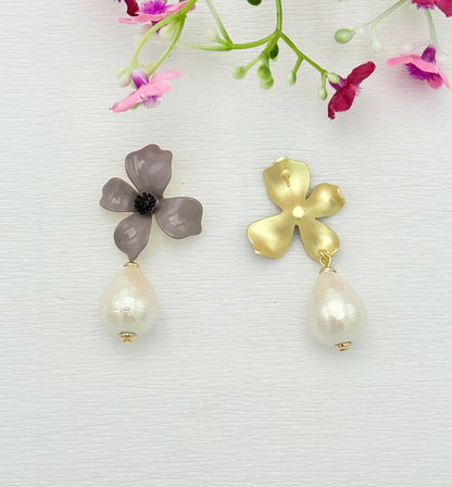 Edle Blumenohrringe in taupe mit Baumwollperle in Tropfenform