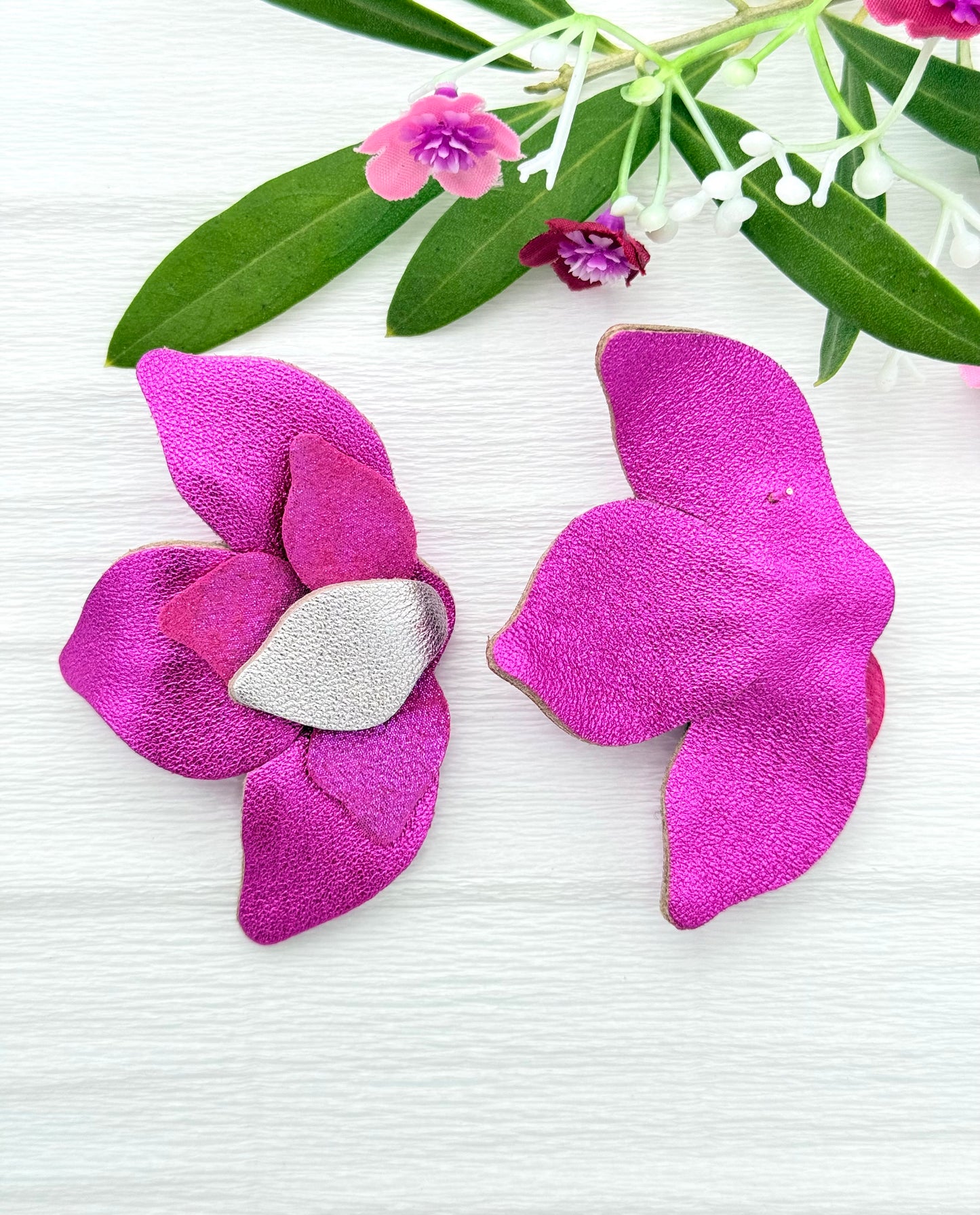 Leichte pinke Blumen-Ohrringe aus edlem Leder - echte Hingucker