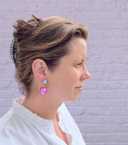 Pinke Ohrringe mit hellblauem Glitzerstecker